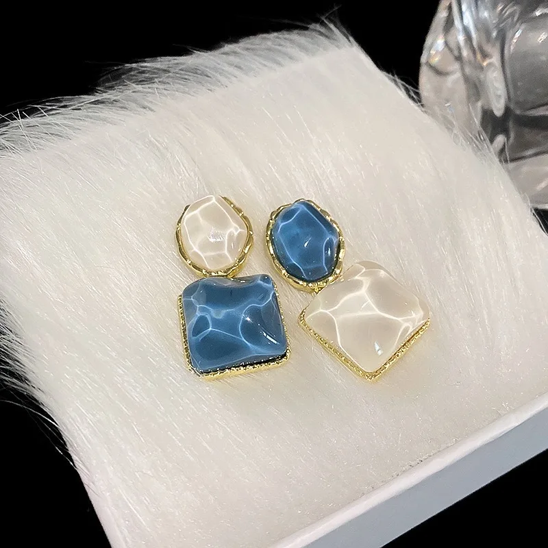 

Sparkling Irregular Square Earrings Fashion Light Luxury Senior Sense Studs Temperament Everything Matching Ear Accessories