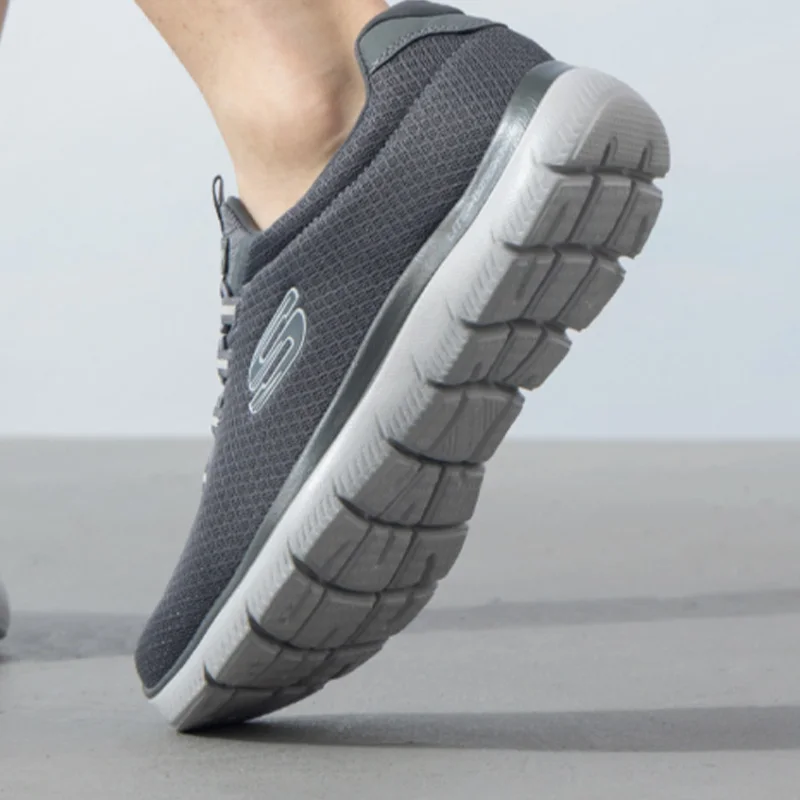 Фото Мужская обувь Skechers, новая летняя дышащая повседневная обувь без шнуровки с сетчатым верхом, оригинальная обувь на мягкой подошве для пожилых людей 52811-CHAR №5