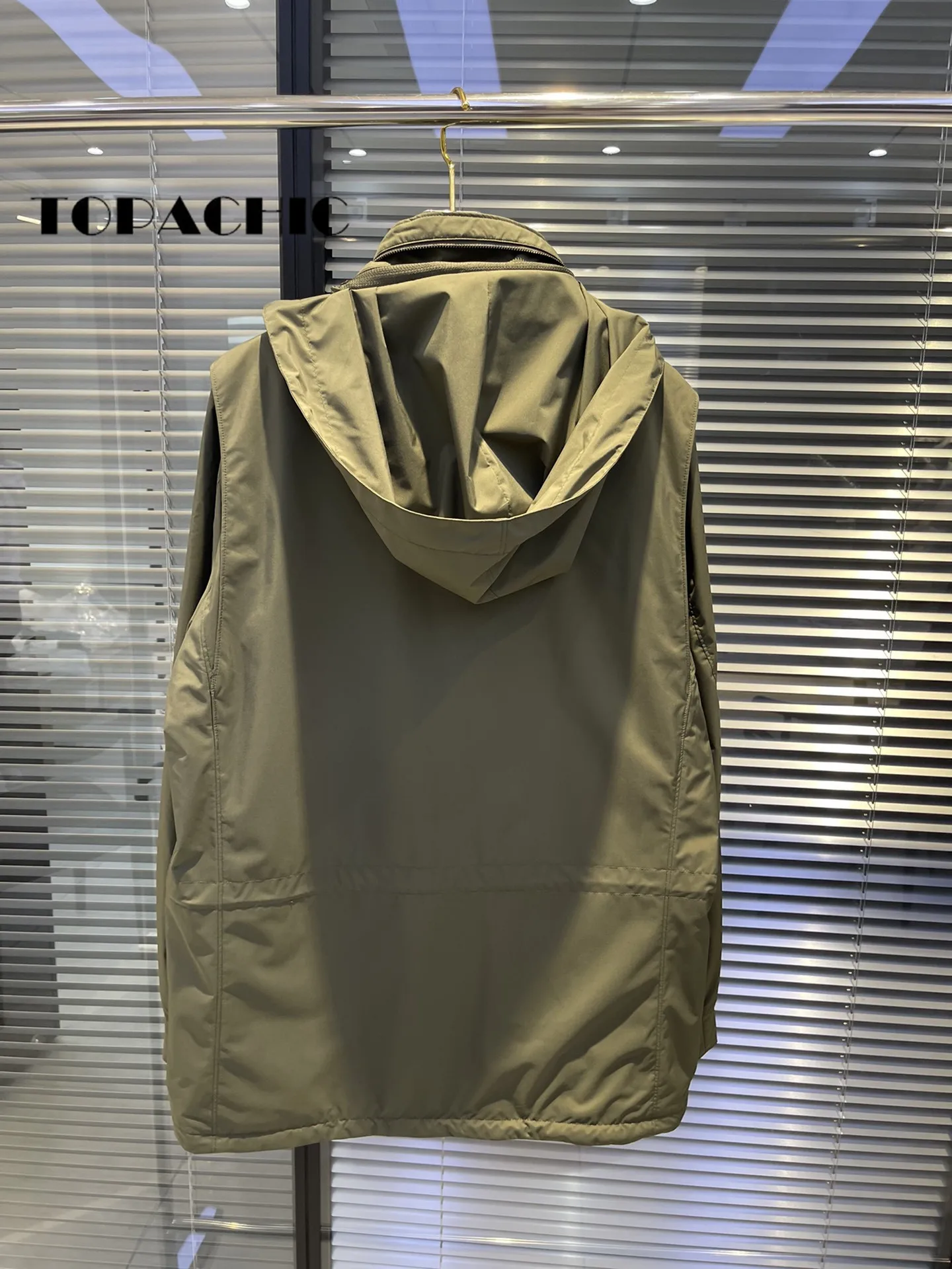 Рисунок 6 - Классический тренчкот TOPACHIC с капюшоном