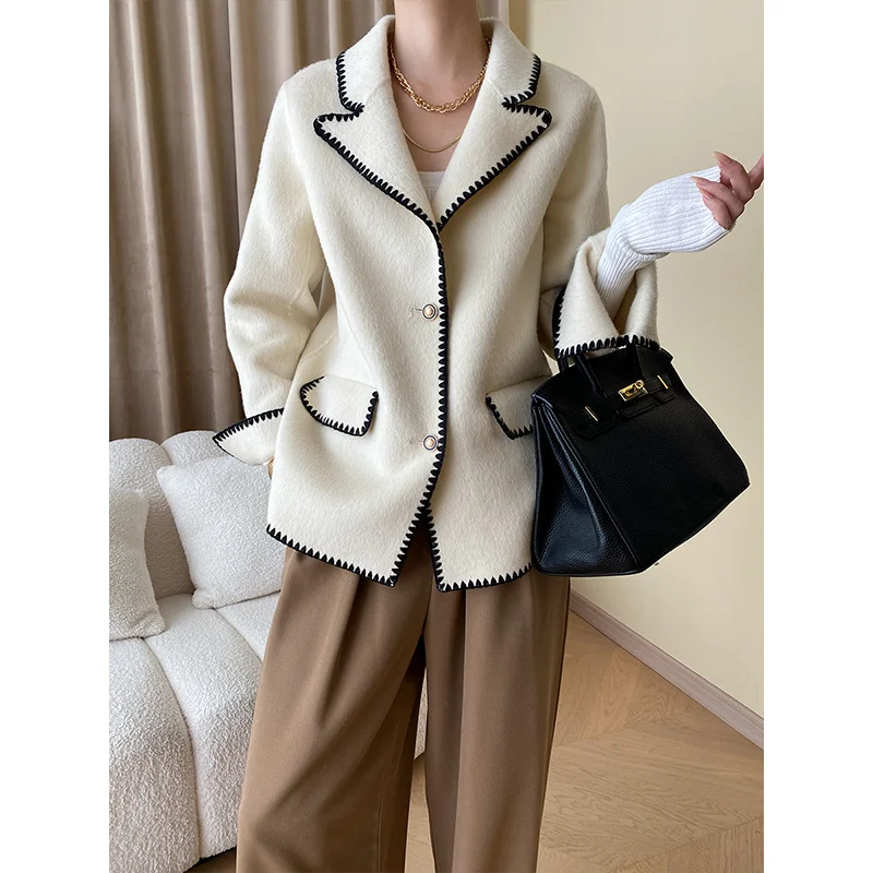 Белое, серое двухстороннее шерстяное