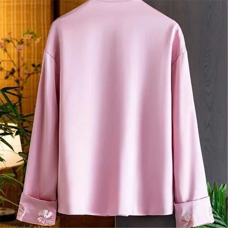 Свободное пальто в китайском стиле с вышивкой и пряжкой