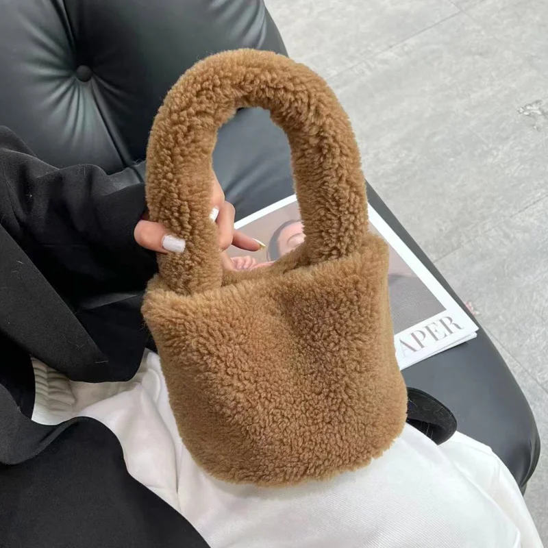 New Lamb wool Faux Fur Bag for Woman Luxury Charm Retro Bucket Bags Female Chain Women's Handbag Plush Designer Soft Warm Purses