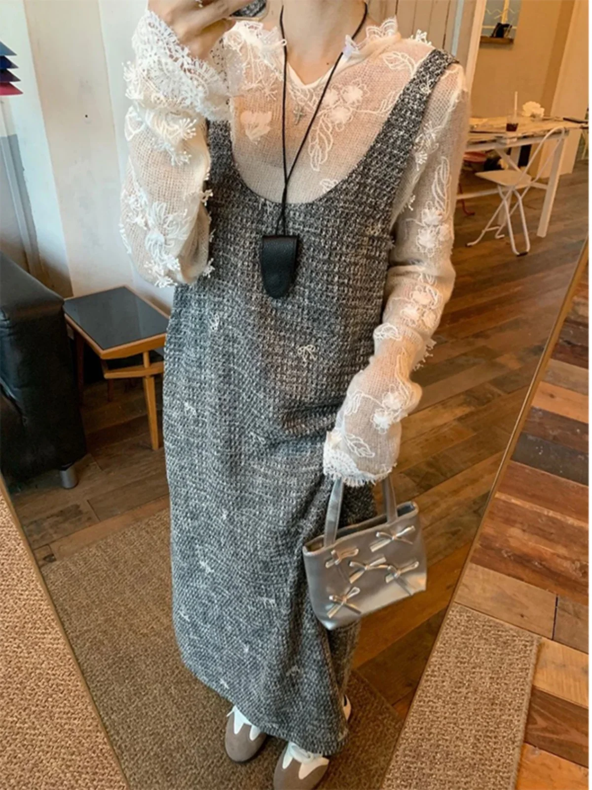 Изящное серое трикотажное платье с бантом женское осенне-зимнее дизайнерское