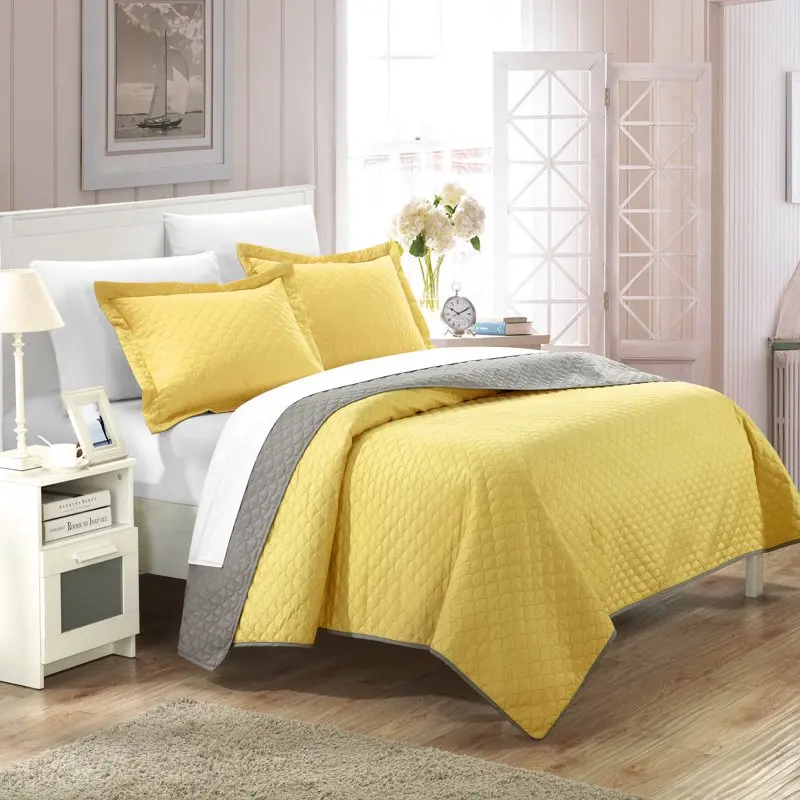 

Ressa Reversible Quilt Set by