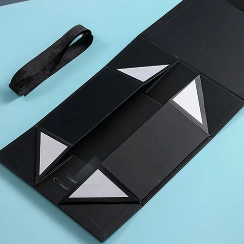 Большая подарочная коробка Flechazo  черная/розовая