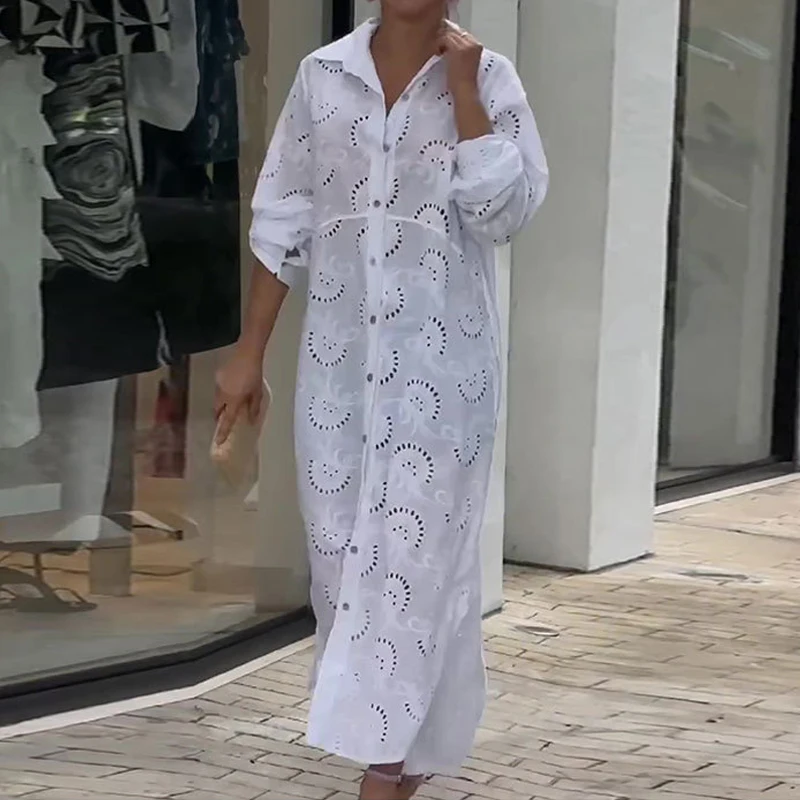 

Женское длинное платье-рубашка с разрезом сбоку, с вышивкой