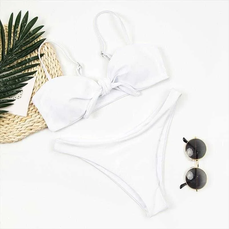 Рисунок 3 - Купальник разных цветов