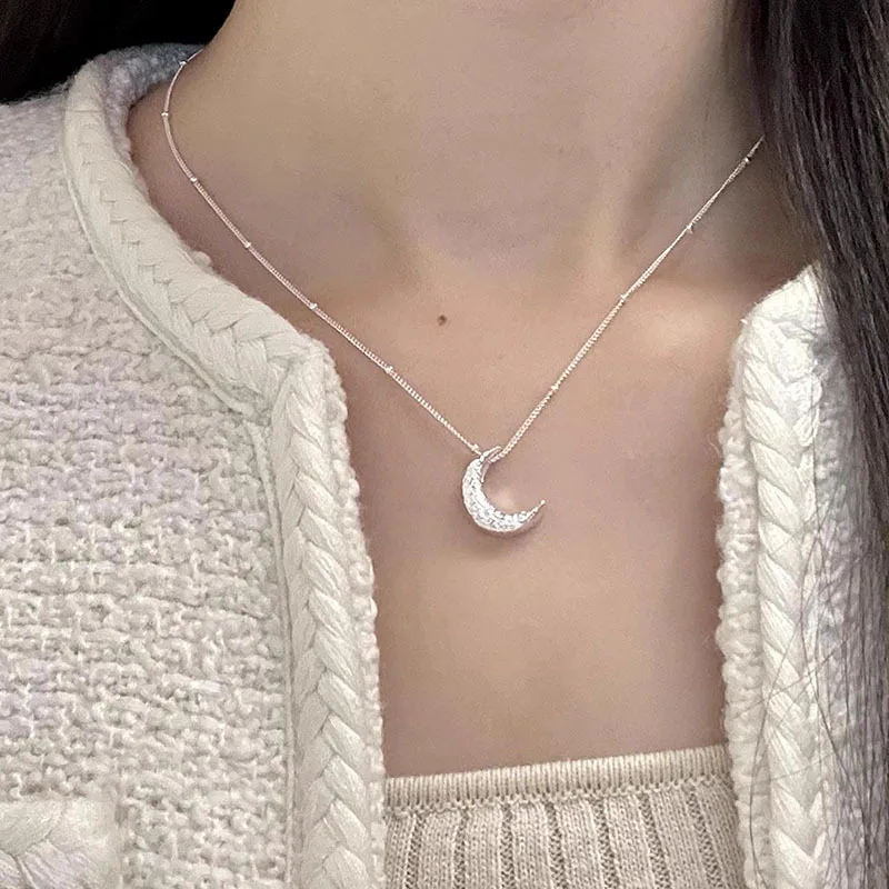 Очаровательное изогнутое ожерелье в форме полумесяца лавы вогнутой выпуклой