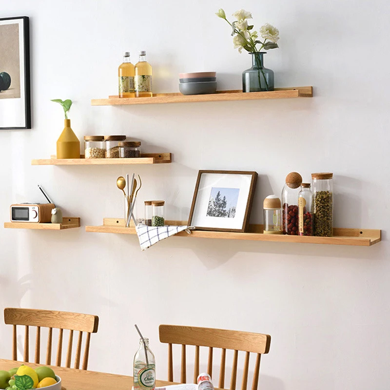 Простые деревянные настенные полки в деревенском стиле для гостиной фона