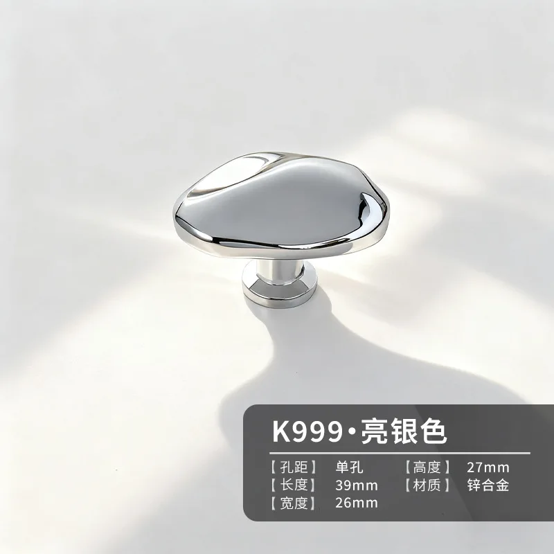 

Французская серебристая ручка для мебели