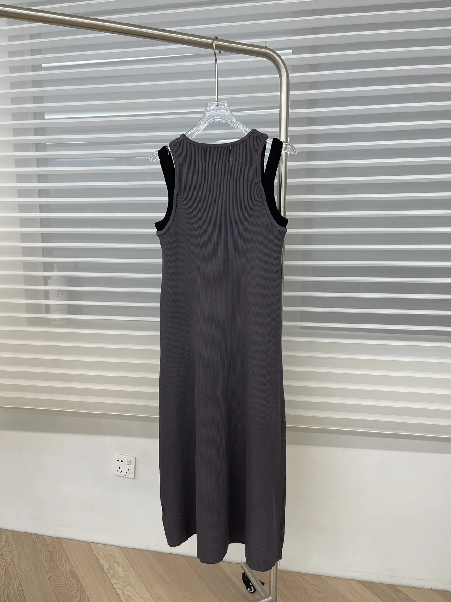 

Spring and summer new color contrast double shoulder vest dress solid color knitted fabric slim and thin inside wear can be