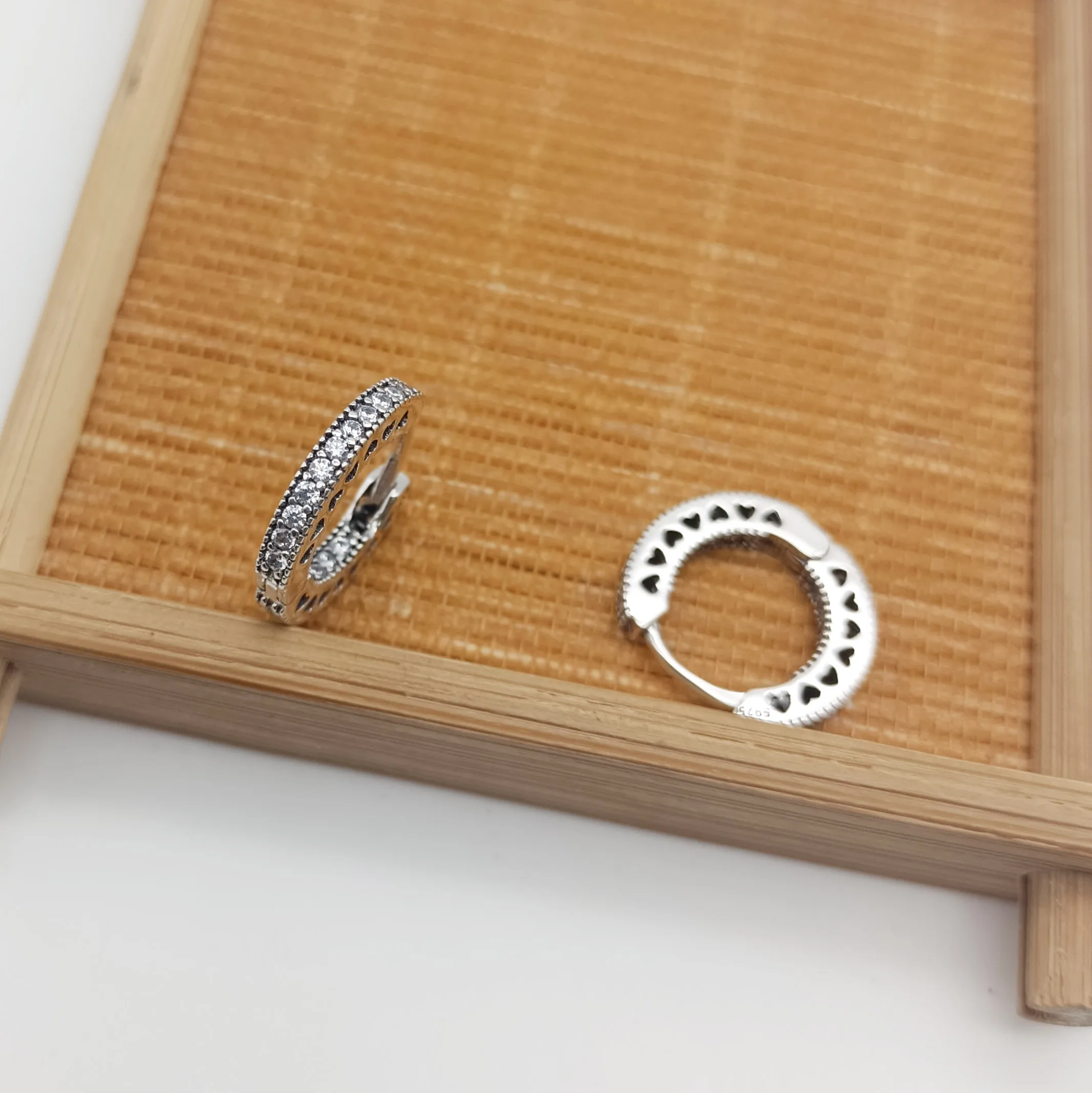 

High Quality Women Jewelry Silver Pavé Heart Hoop Earrings Factory Wholesale