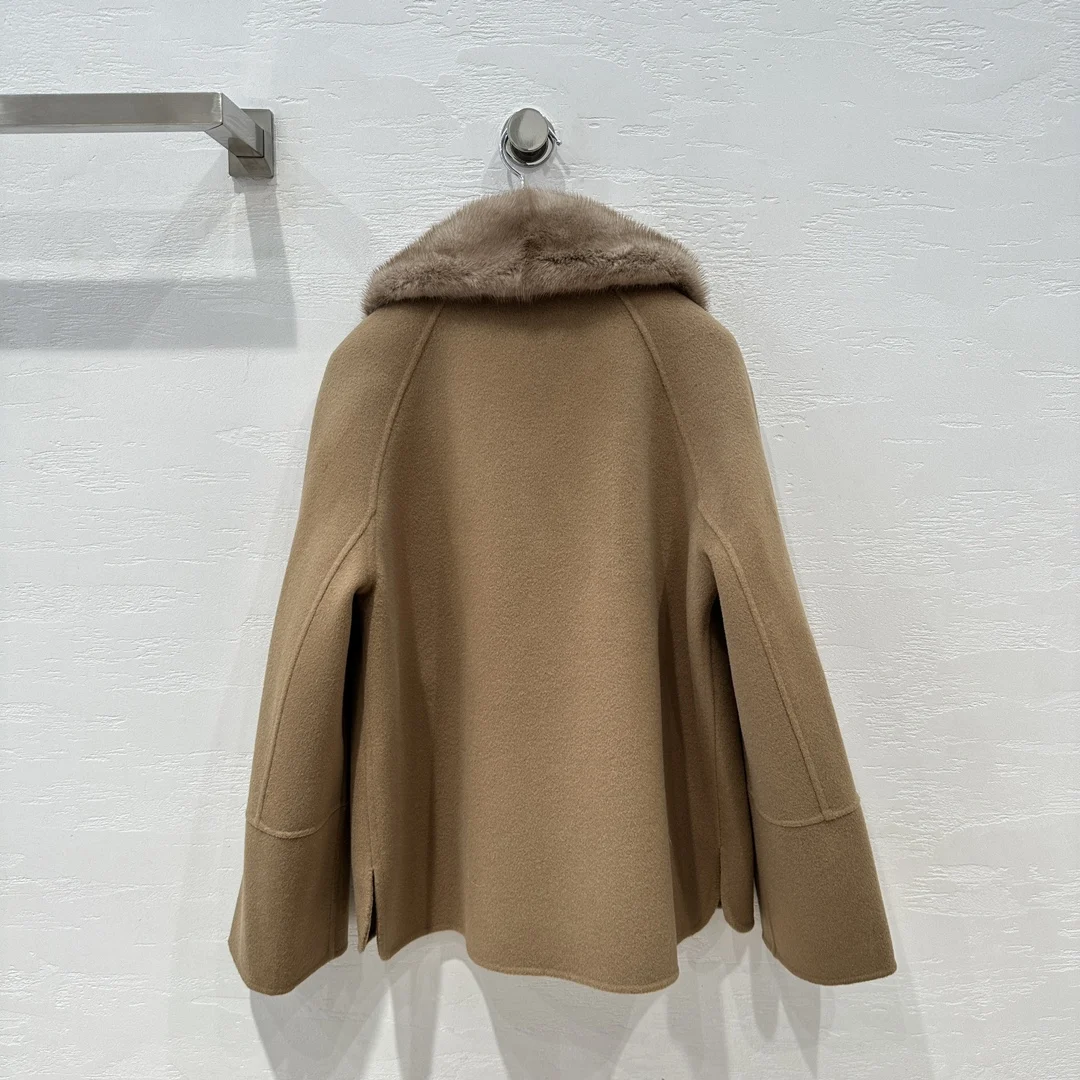 Рисунок 4 - Женское двубортное пальто ручной