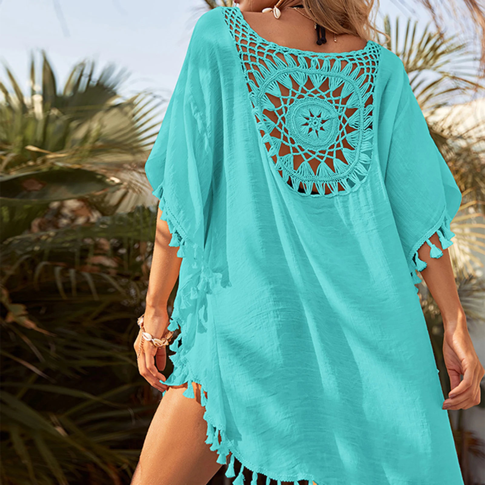 

Женское вязаное платье-бикини с открытой спиной и кисточками