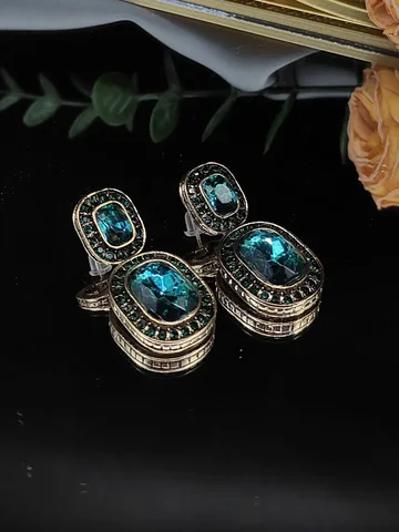 Женские серьги-подвески с кристаллами