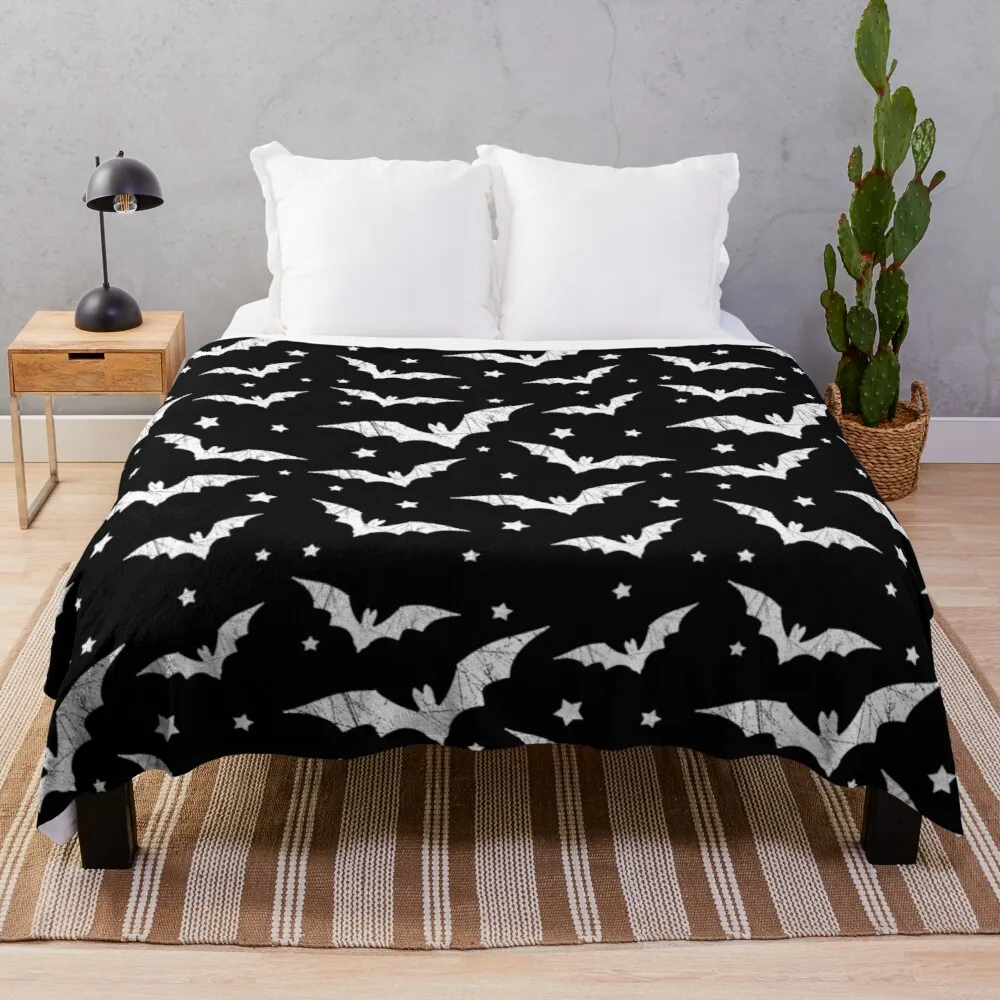 

Distressed Bats Pattern Throw Blanket Quilt Blanket Retro Multi-Purpose Plush Blankets Soft Plaid