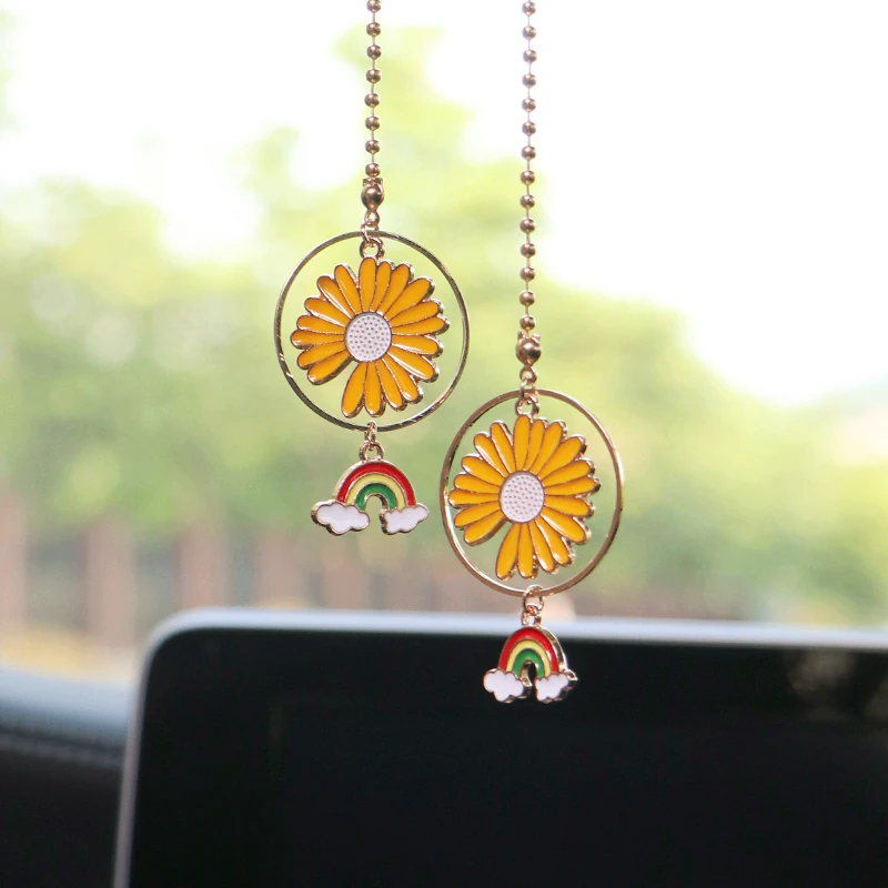 

Creative small fresh car chrysanthemum pendants ladies high-end car pendants car rearview mirror ornaments