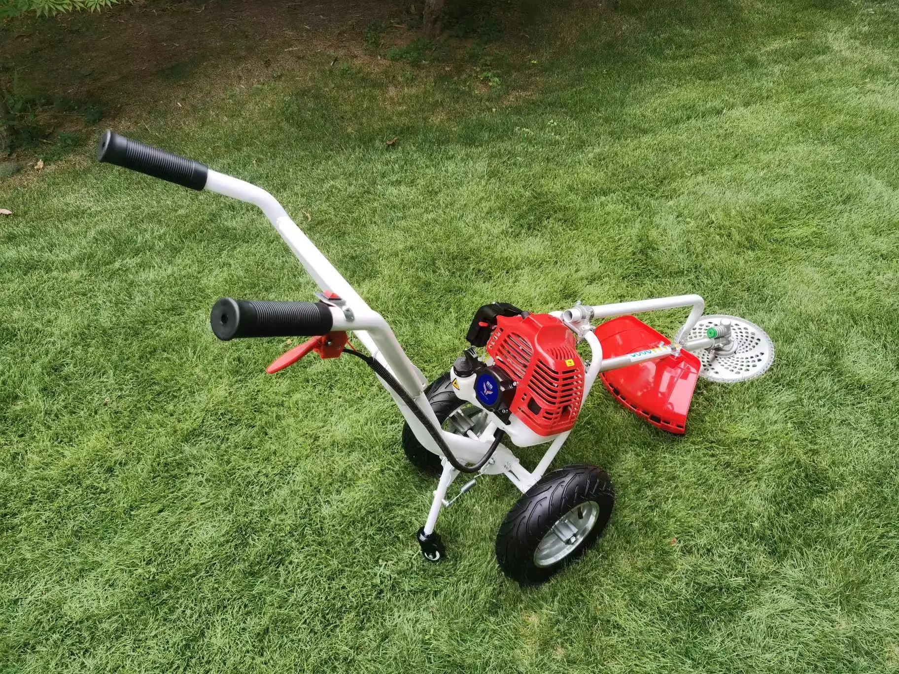 Ручная фреза с колесами 42.7cc/52cc/GX35 высокомощная 2-тактная бензиновая щетка