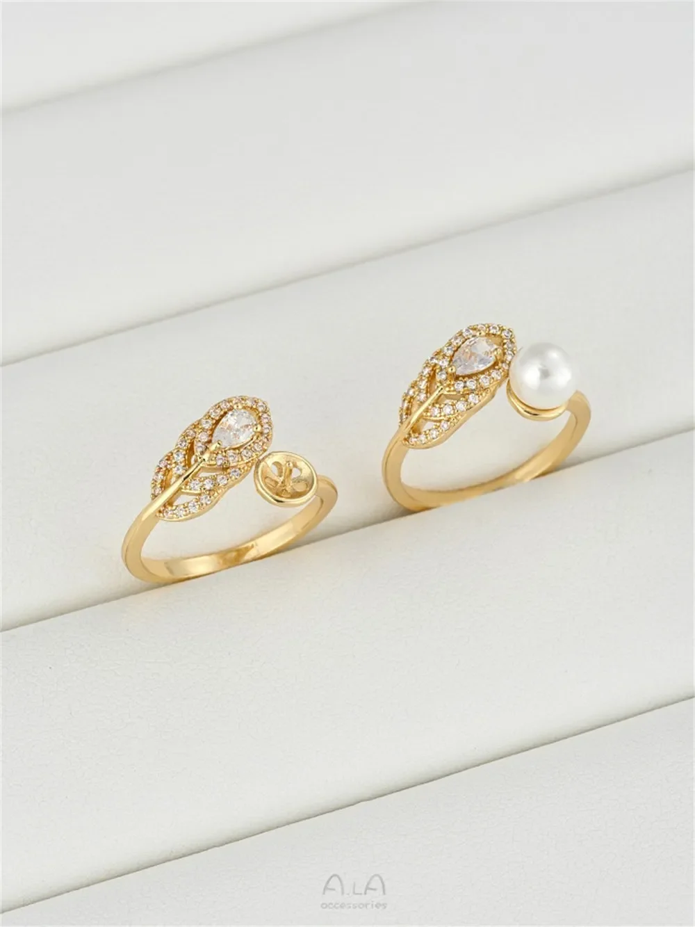 Посылка из 14-каратного золота с микроинкрустацией цирконом маленький цветок