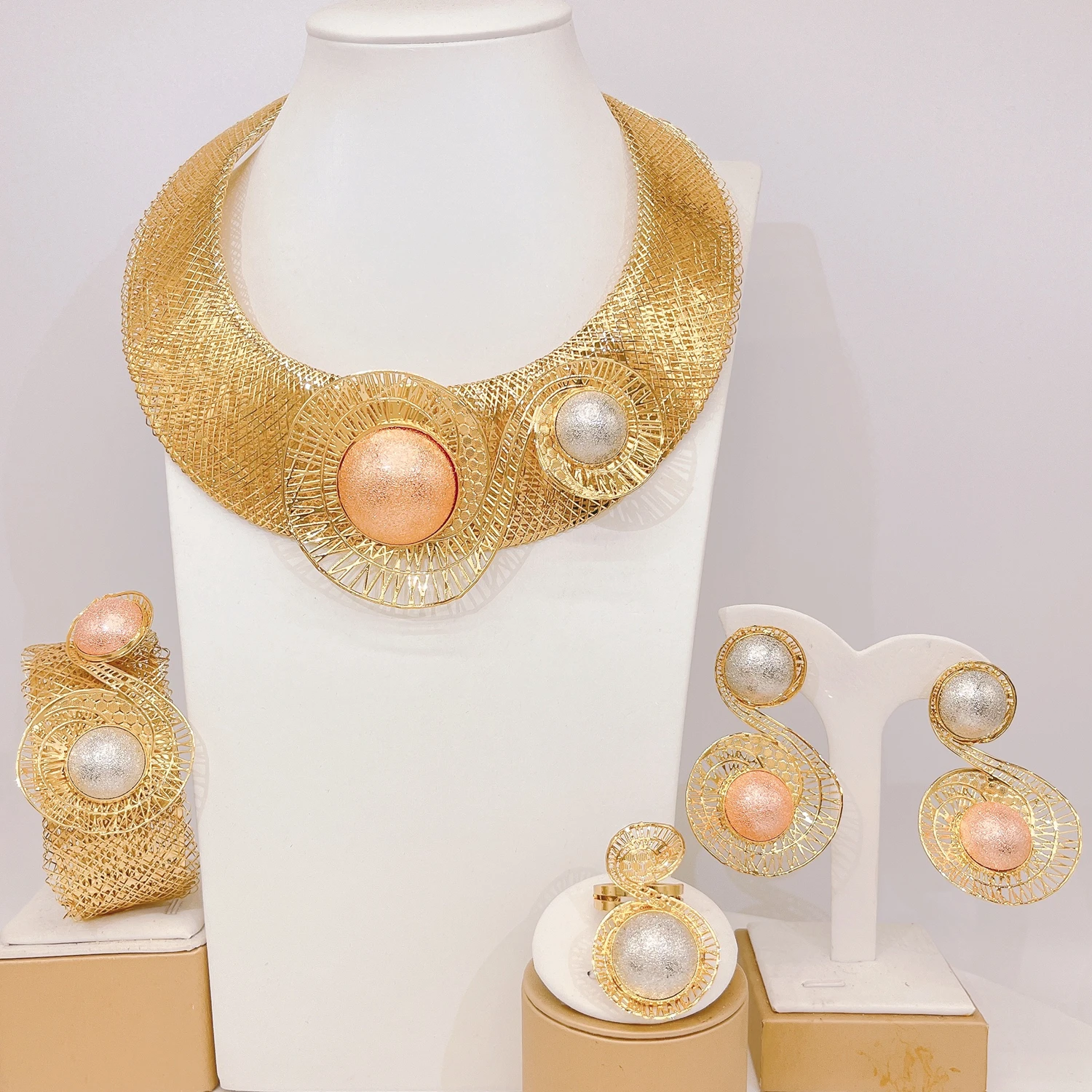 Китайская фабрика Yulaili производит комплекты ювелирных изделий с роскошным и