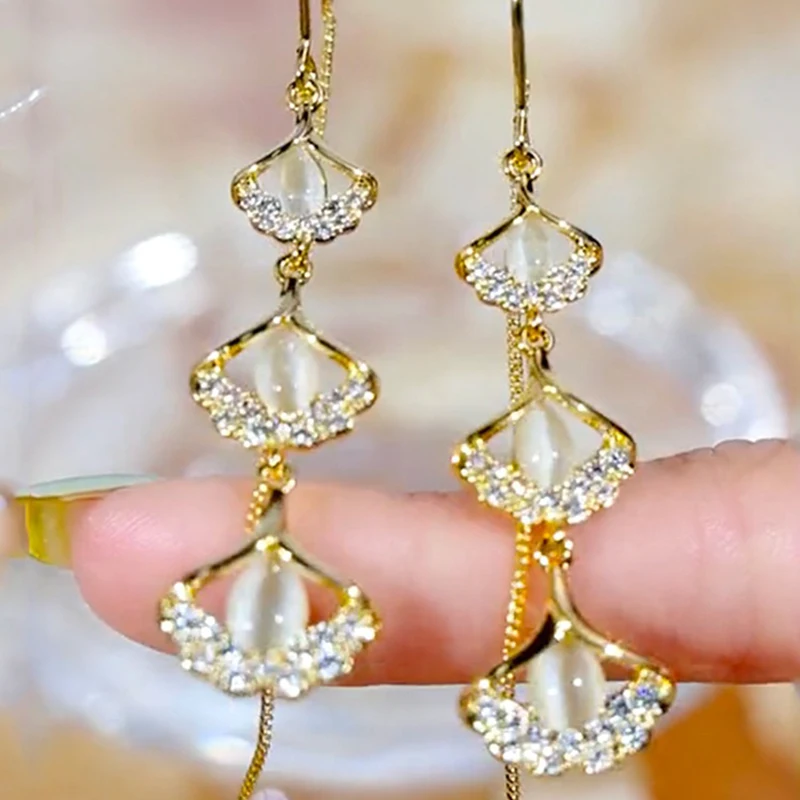 Женские серьги с кисточками и кошачьими глазами