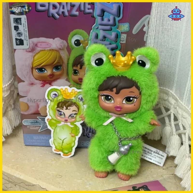 Фото Оригинальная серия MGA Bratz Bratziez Iconz: Модная плюшевая кукла в закрытой коробке, милый портативный кулон, декор для дома, подарочная коробка-сюрприз №2