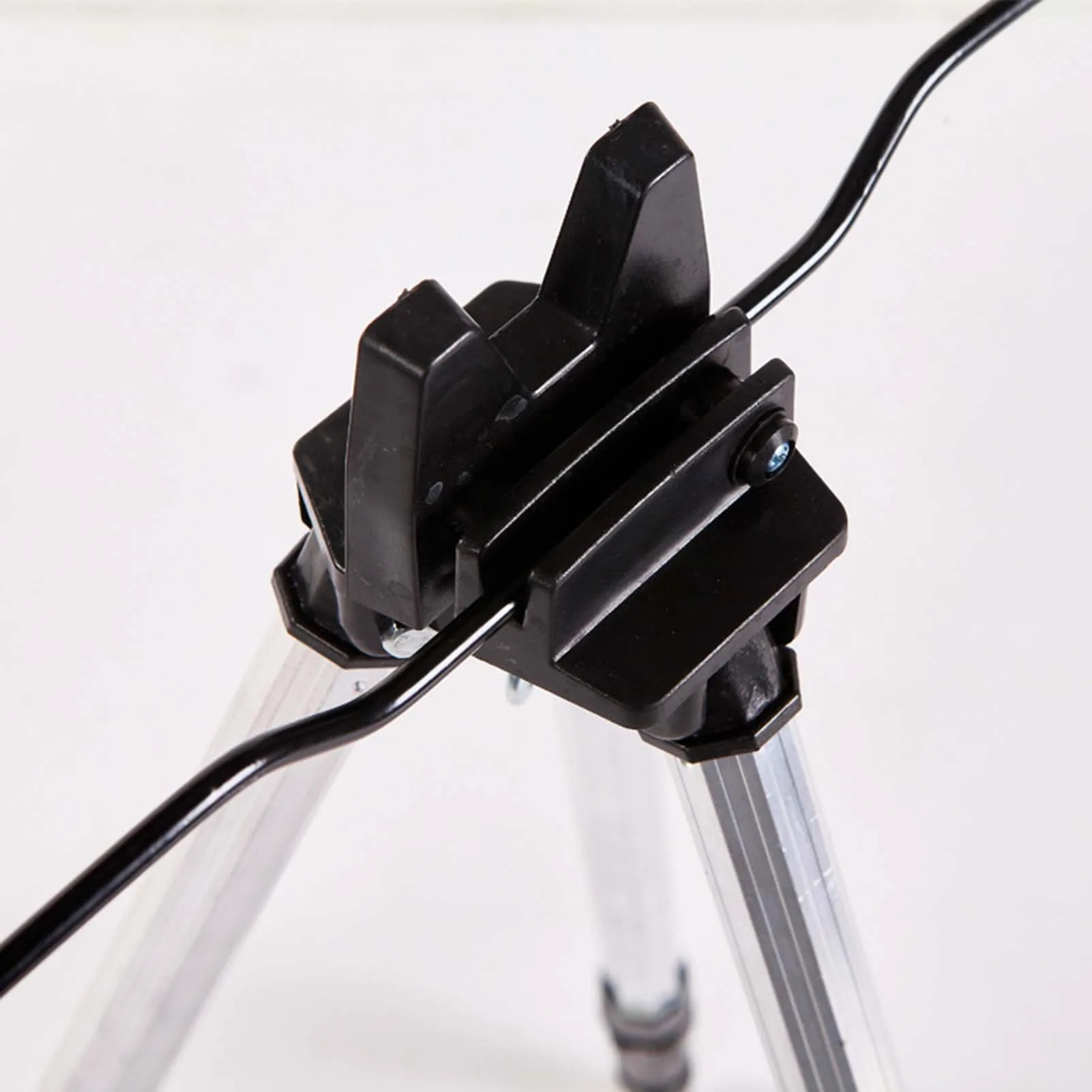 Держатели для удочек банковской рыбалки легко собираются и демонтируются