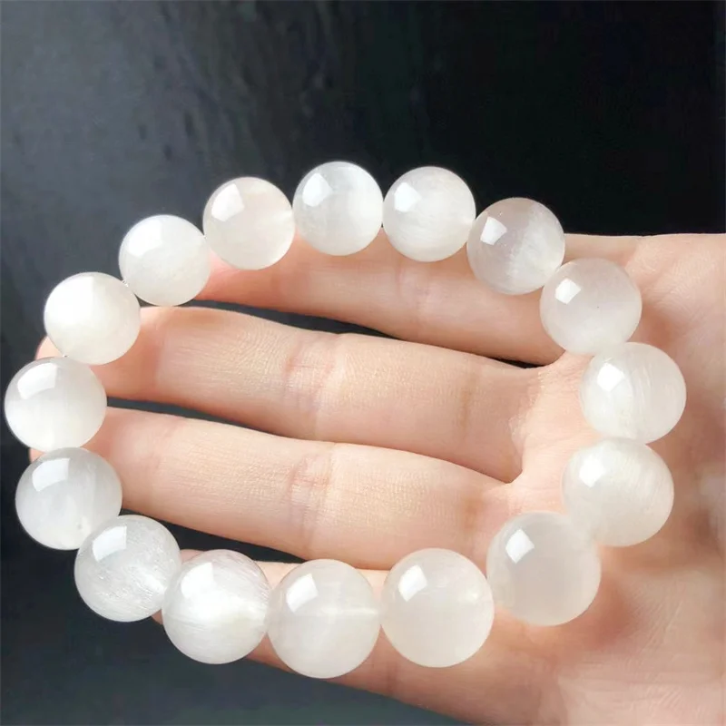 Браслет из натурального белого кролика с кристаллами