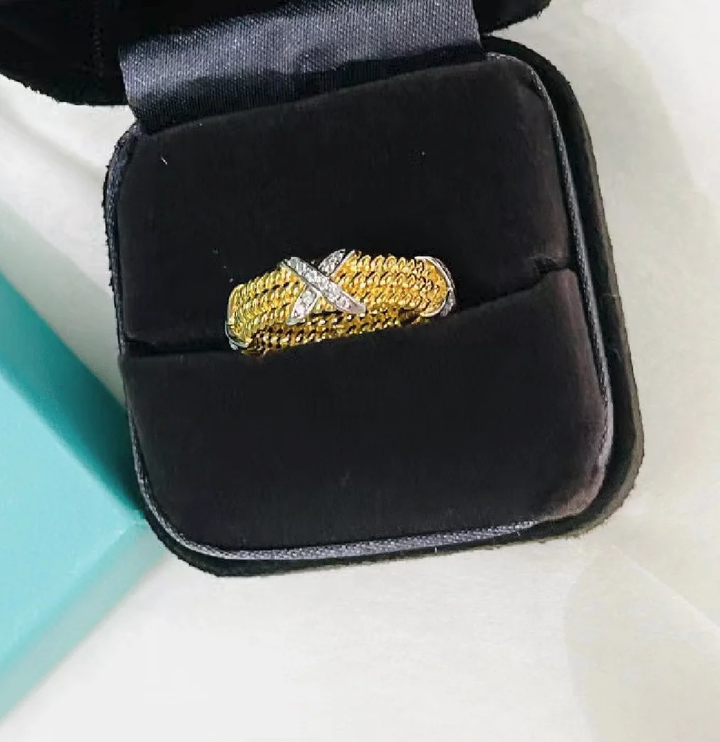 

Женское кольцо из серебра 925 пробы, с крестом