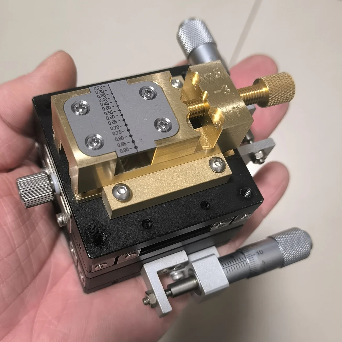 

Микропрецизионные тиски для ремонта часов