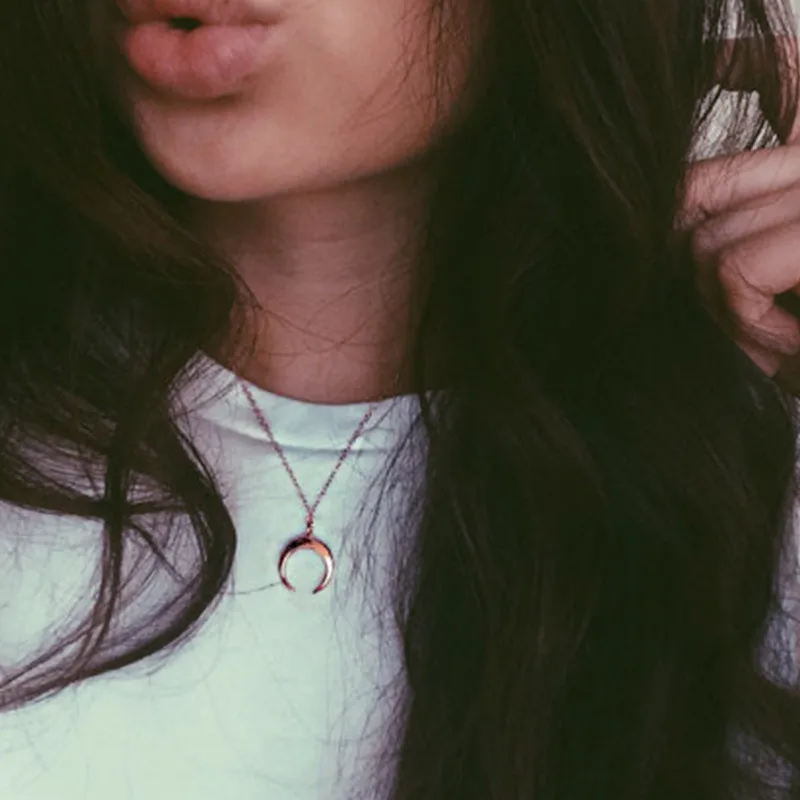 

Simple Necklace for Women Moon Pendant Clavicle Chain Necklacens Jewelry Wholesale