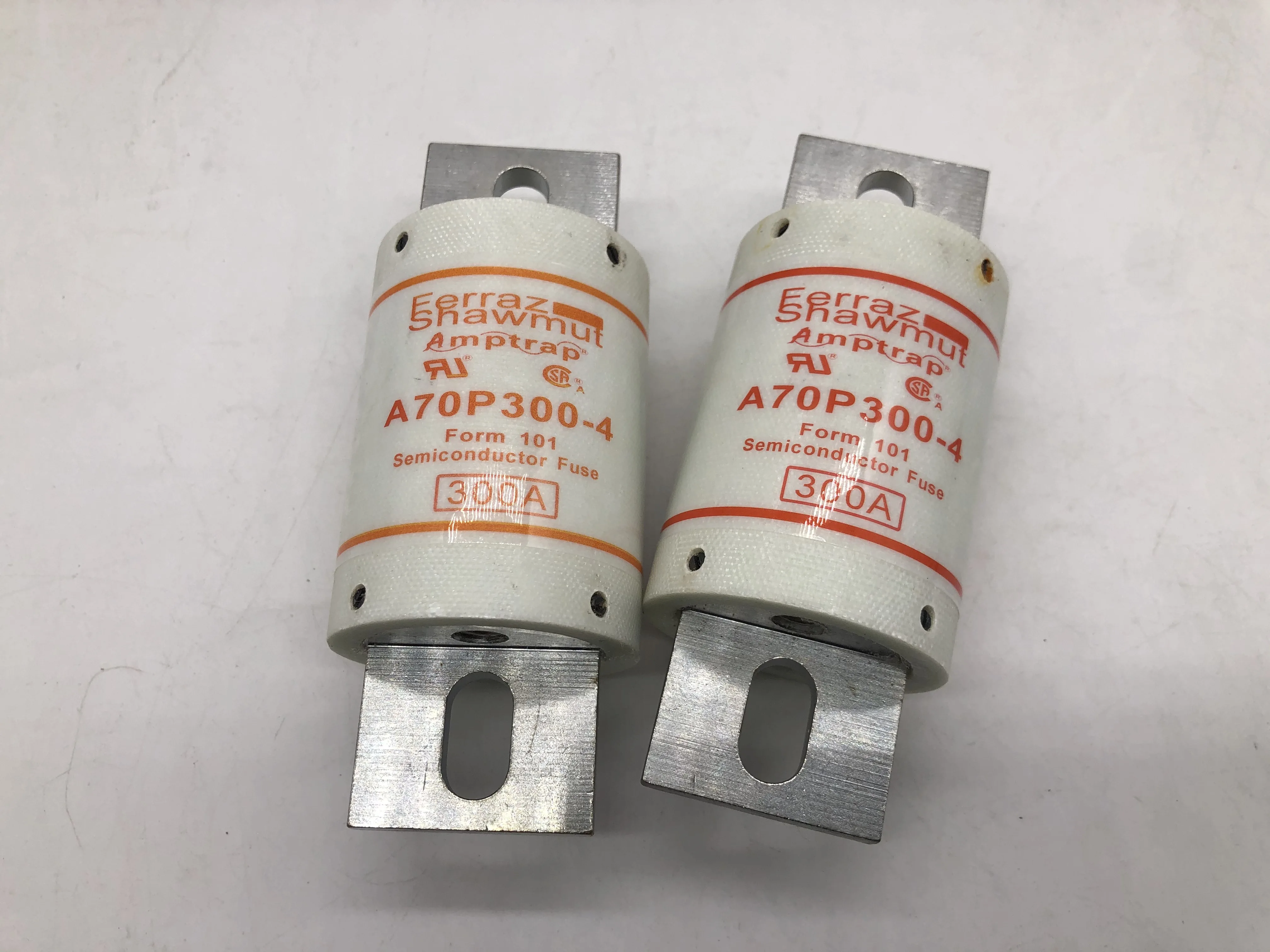 

Новые Предохранители Φ 300A 700V