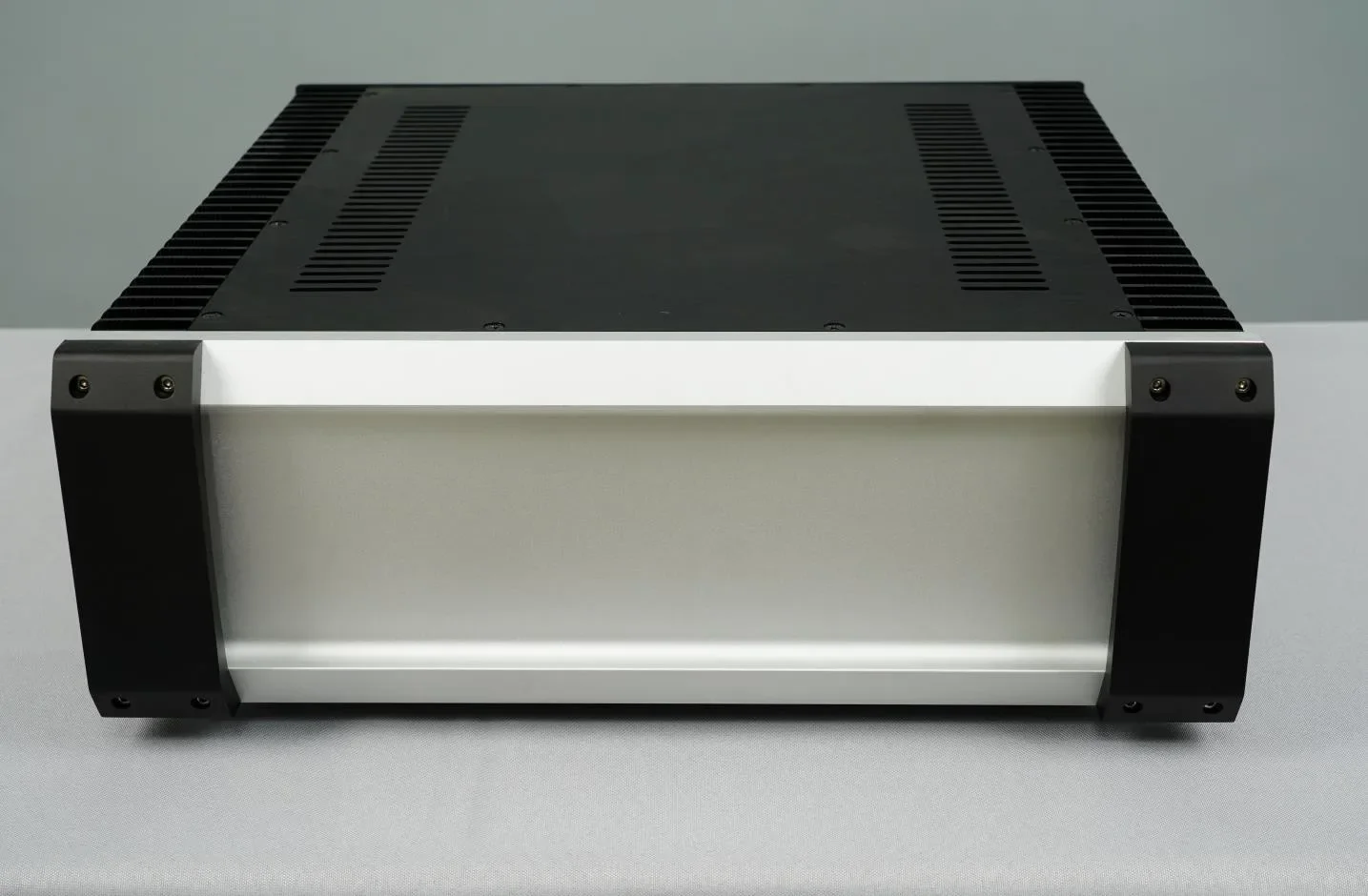 

Dajia power amplifier box pure rear stage Nbz15 heat dissipation aluminum chassis on both sides