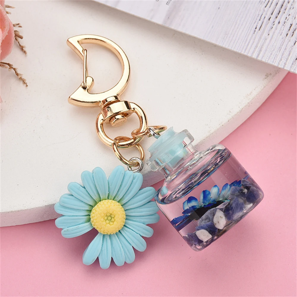 

Exquisite Dried Flower Wish Bottle Keychains Fashion Daisy Pendant Moon Buckle Key Chain Women Bag Charms Car Keyring Bless Gift