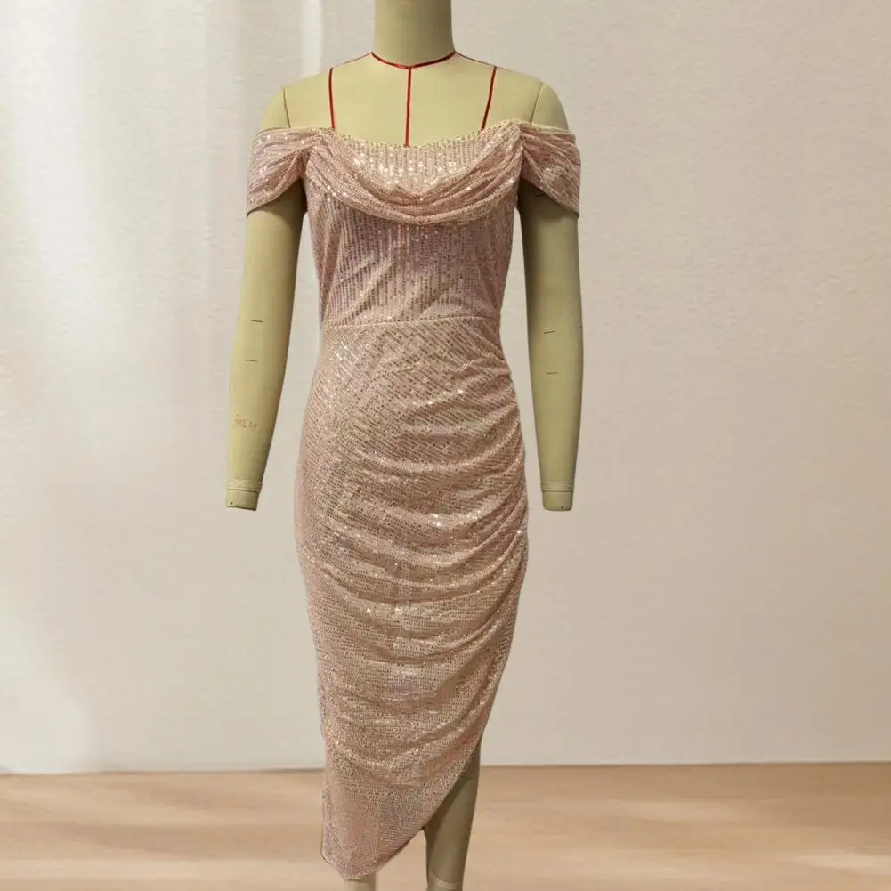 Женское вечернее платье с открытыми плечами без рукавов облегающее миди