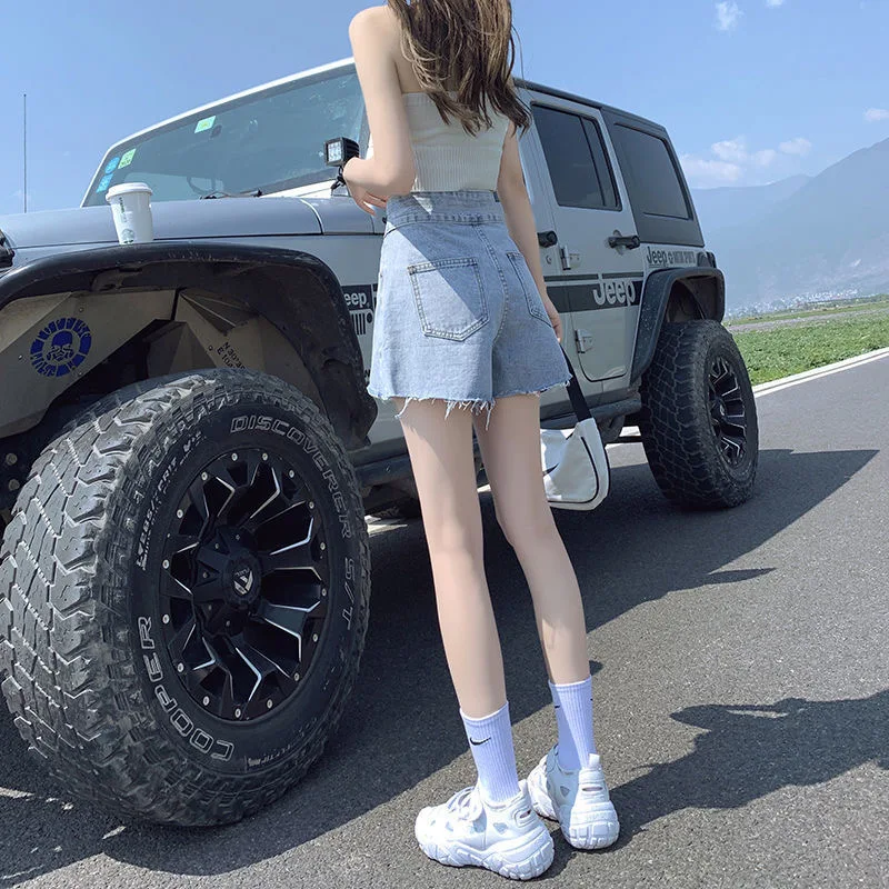 2023 New Streetwear Women Hole Split Loose Blue Denim Shorts Summer Female High Waist Button Retro Jeans Shorts Bottoms Y2K