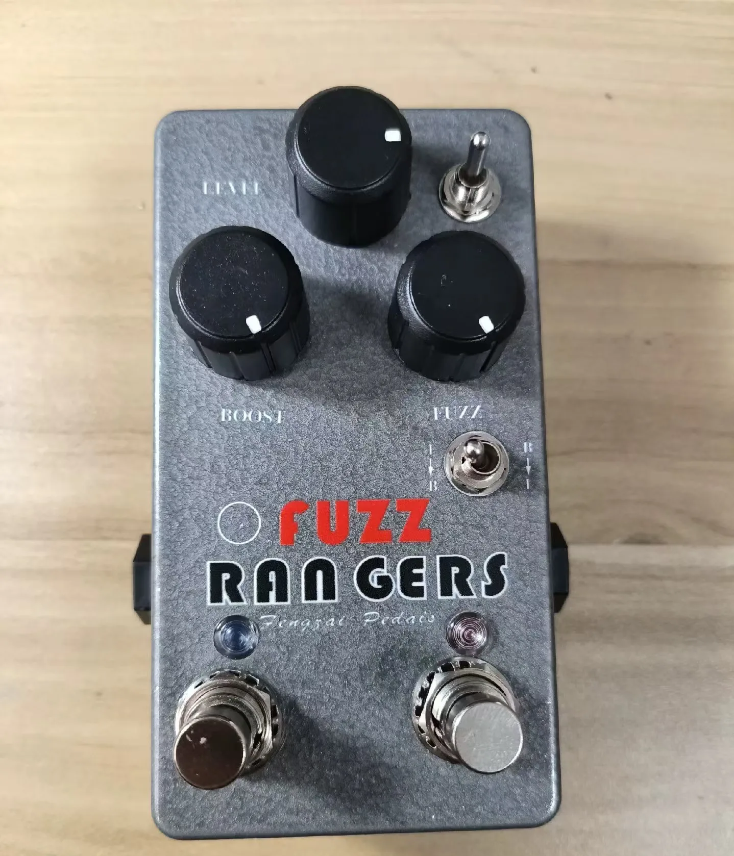 Педаль для гитары LILT Fuzz range лица ручной работы