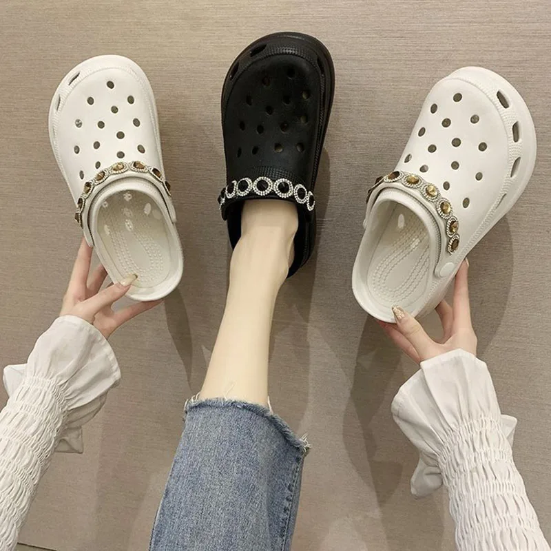 

2022 New Fashion Slippers Thick-soled High-heeled EVA Hole Shoes Rhinestone Summer Baotou Outside Wear Beach Shoes