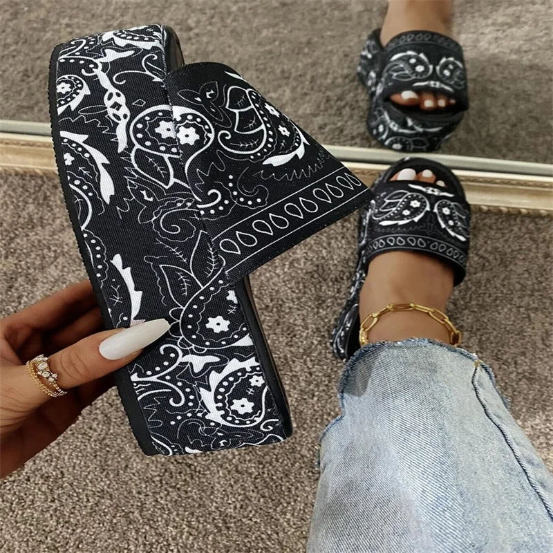 2023 Spring/summer Women New High-heeled Thick-soled Casual All-match Graffiti Style Slippers Large Size Outdoor Beach Sandals