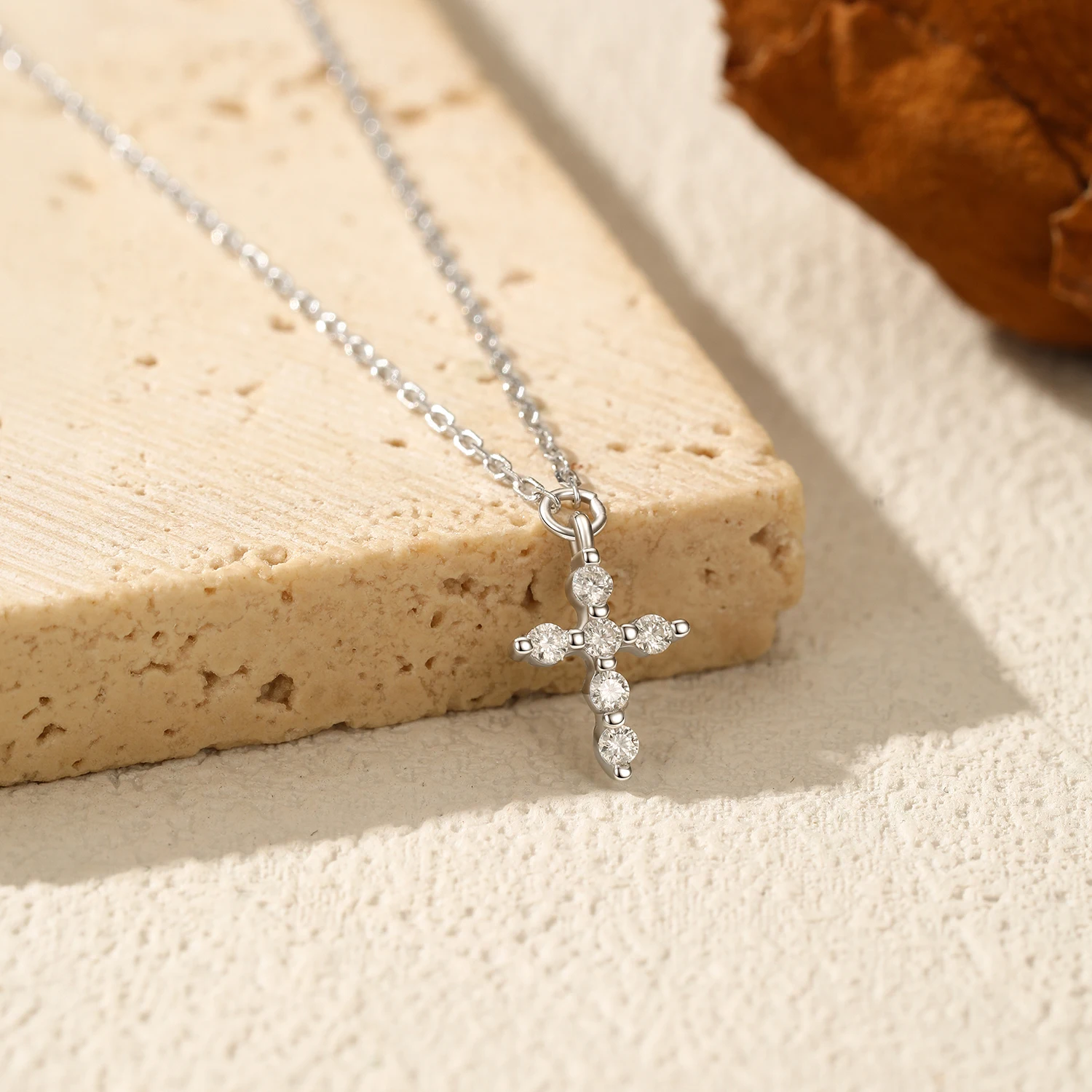 Ожерелье с подвеской MODIAN D Color Moissanite из стерлингового серебра 925 пробы, маленькая цепочка с крестиком, минималистичные изысканные ювелирные изделия, подарочная коробка для женщин (art.: 3920dc8bf09d9) - 3920dc8bf09d9