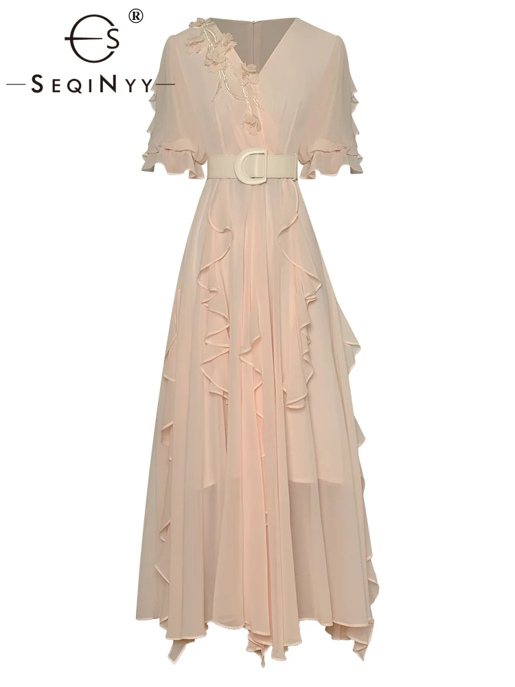 

Женское платье-миди с цветочной аппликацией, поясом и оборками