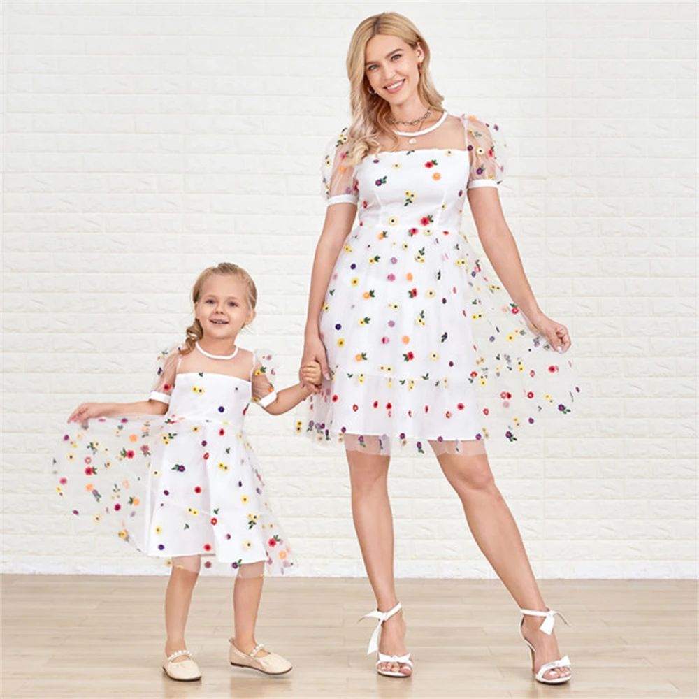 

PopReal Mom And Daughter Dress Sweet White Mesh Embroidery O-Neck Puff Sleeve Mom Girl Matching Dress Family Matching Outfits