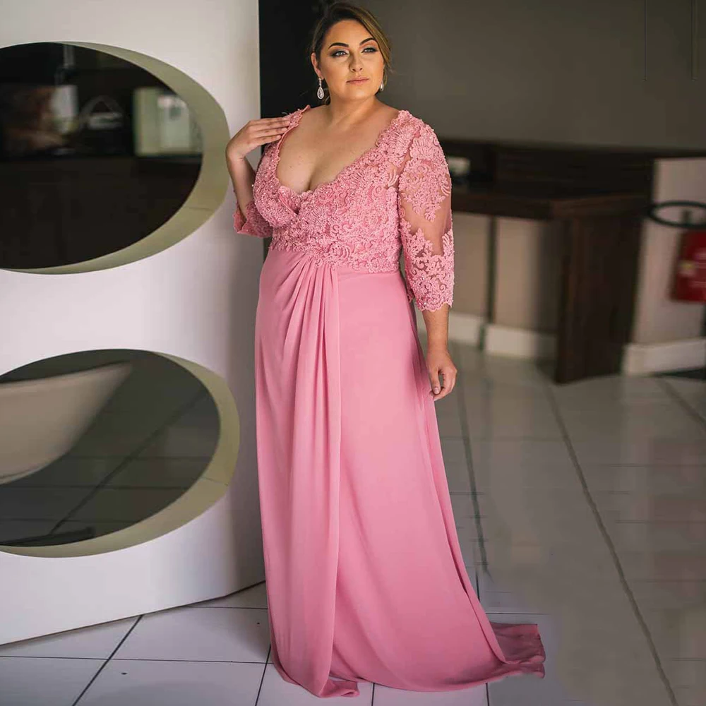 

2023 Plus Size Pink Chiffon Mother of the Bride Dresses Sexy Deep V-Neck Lace Long Sleeves Party Gowns for Wedding Guest
