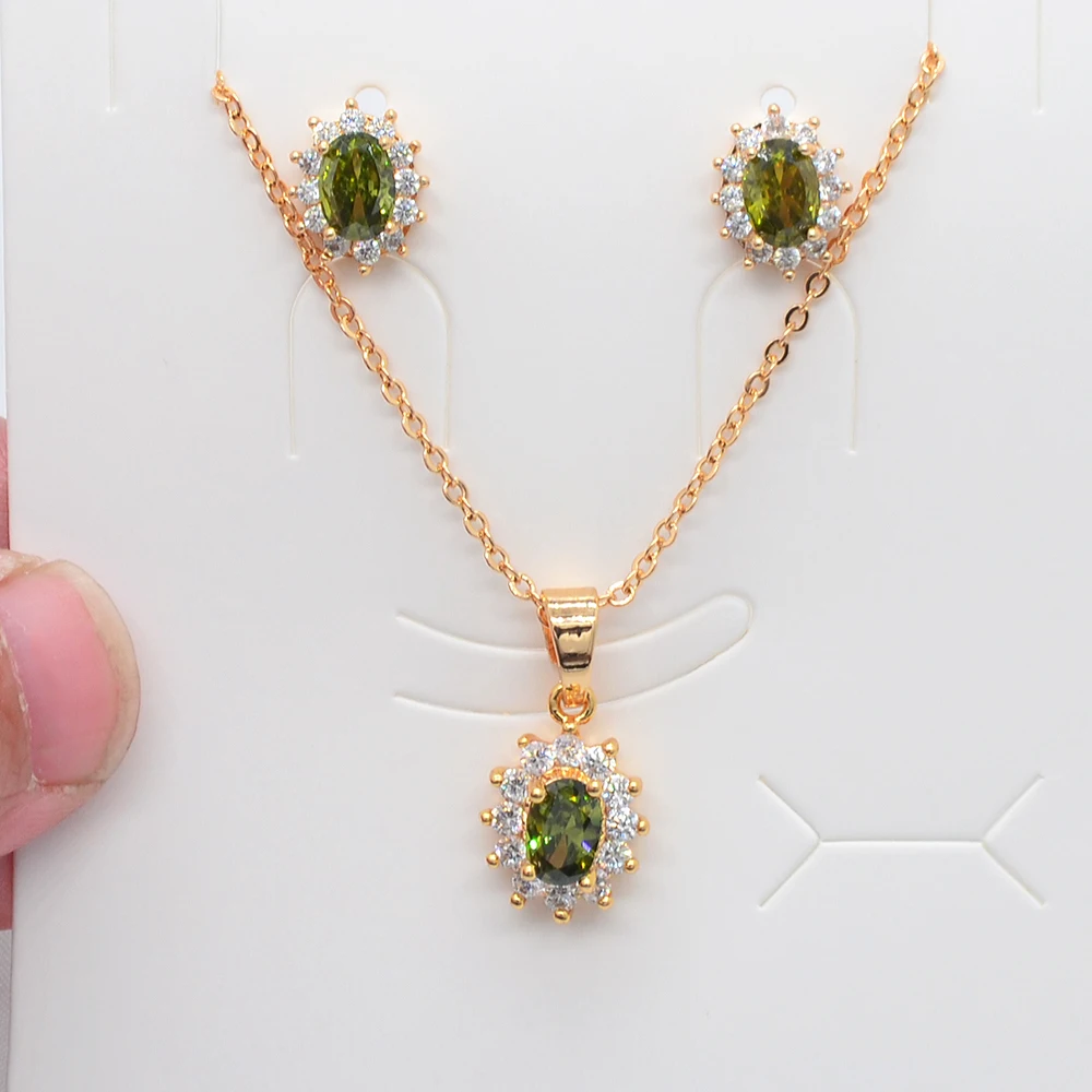 Модные женские серьги-гвоздики золотого цвета с красным кубическим цирконием