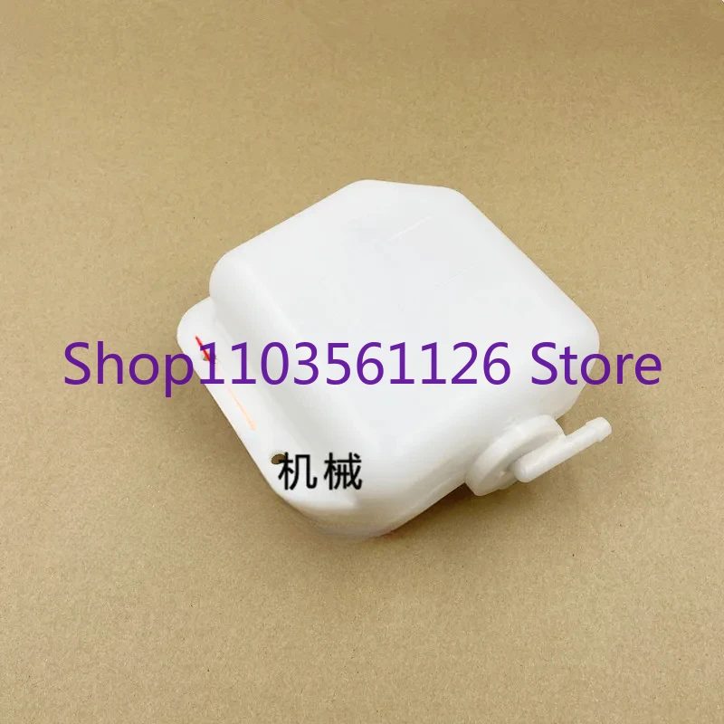 Запасной бак Komatsu PC18/20