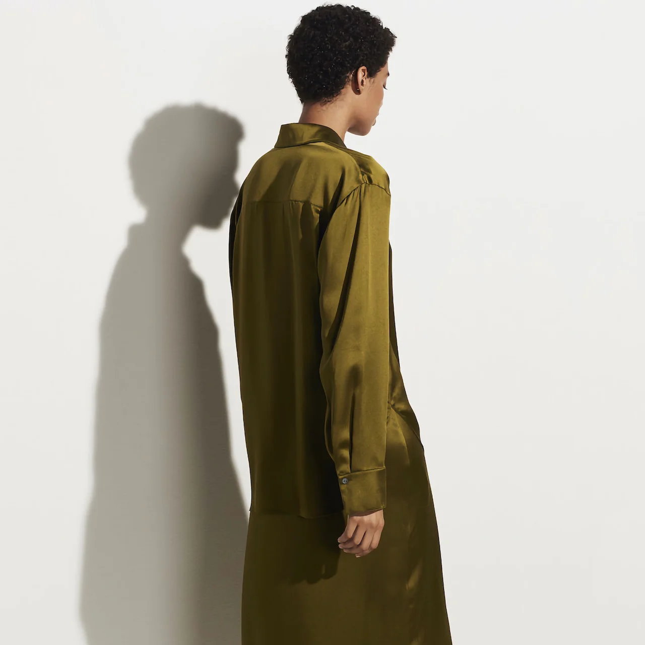 Женский Шелковый Костюм оливково-зеленого цвета рубашка/юбка средней длины