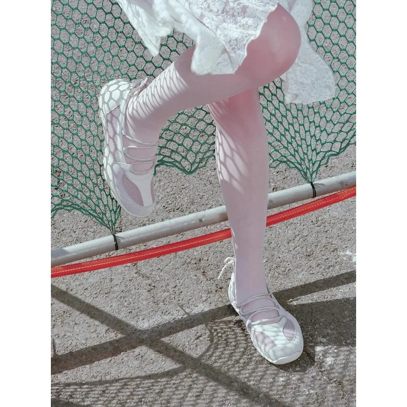 Черно-белые балетки Мэри Джейн кроссовки в сетку простые милые на шнуровке