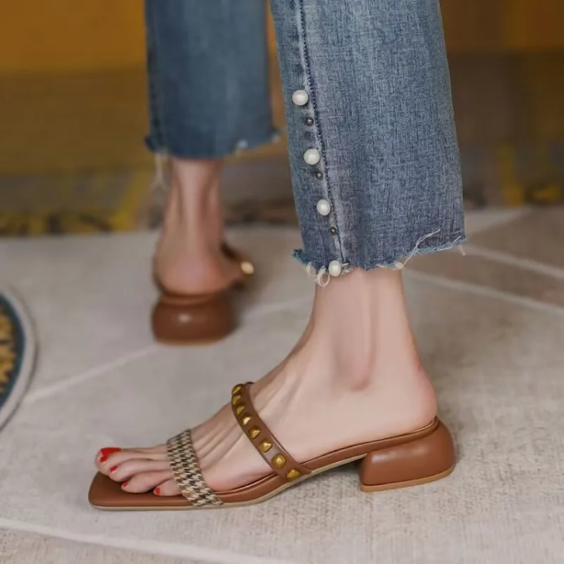 

Sandals Women's 2023 New Summer Flat Bottom Vintage Roman Rivet Versatile Low Heel Slippers Casual Beach Shoes
