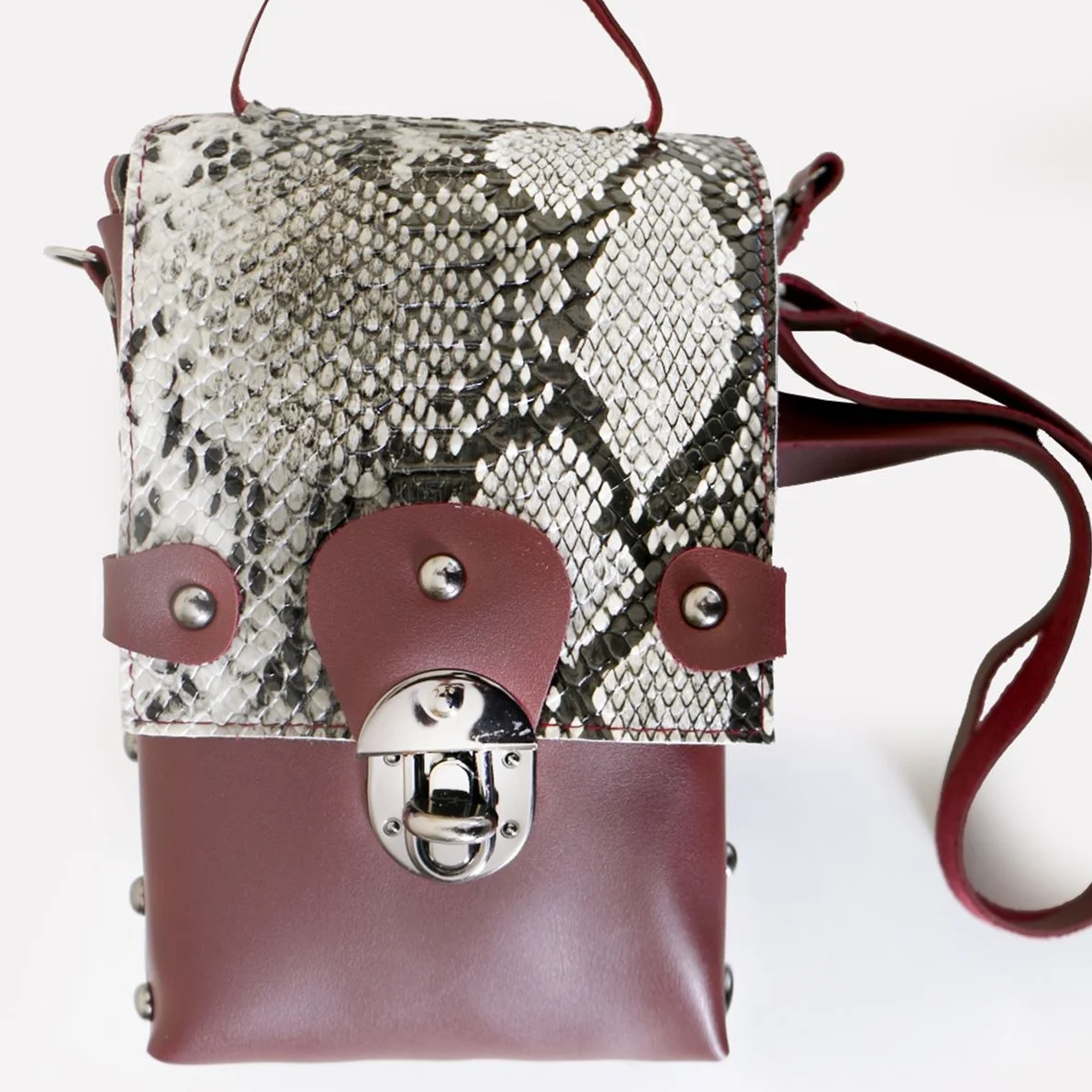 

Tonar Burgundy Snake Pattern With Metal Accesories Hand And Messenger Bag New Season Casual Office Party Use Stylish Style