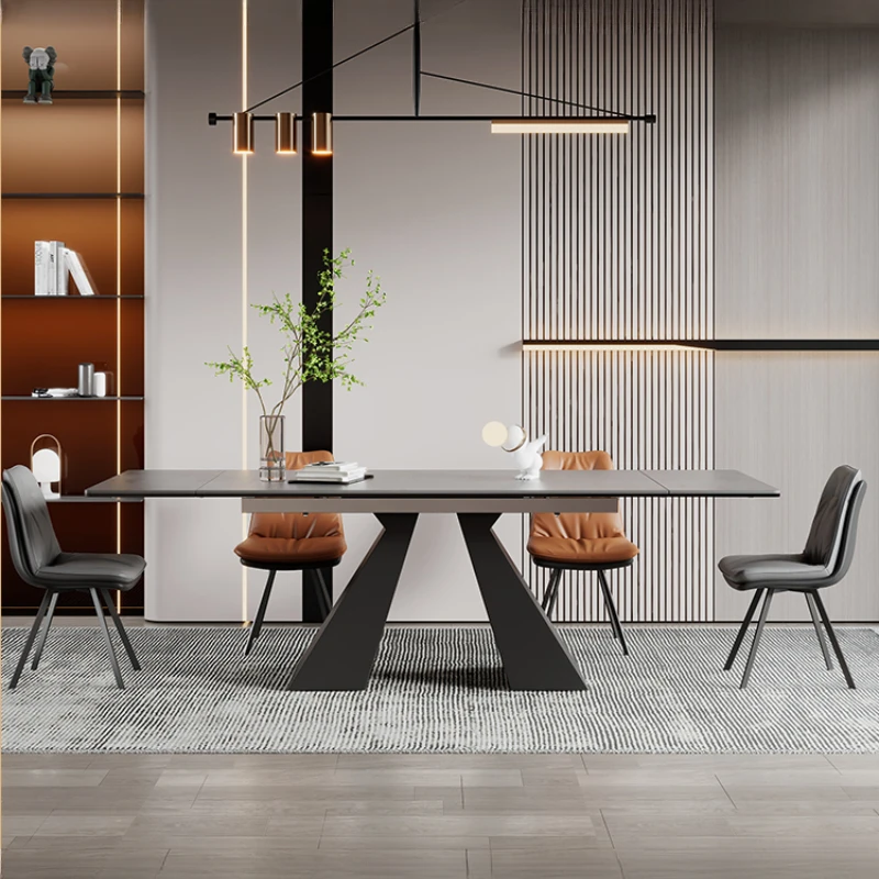 Деревянный обеденный стол